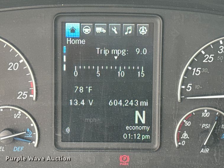 image for item ET6080 2022 Freightliner Cascadia 126 semi truck