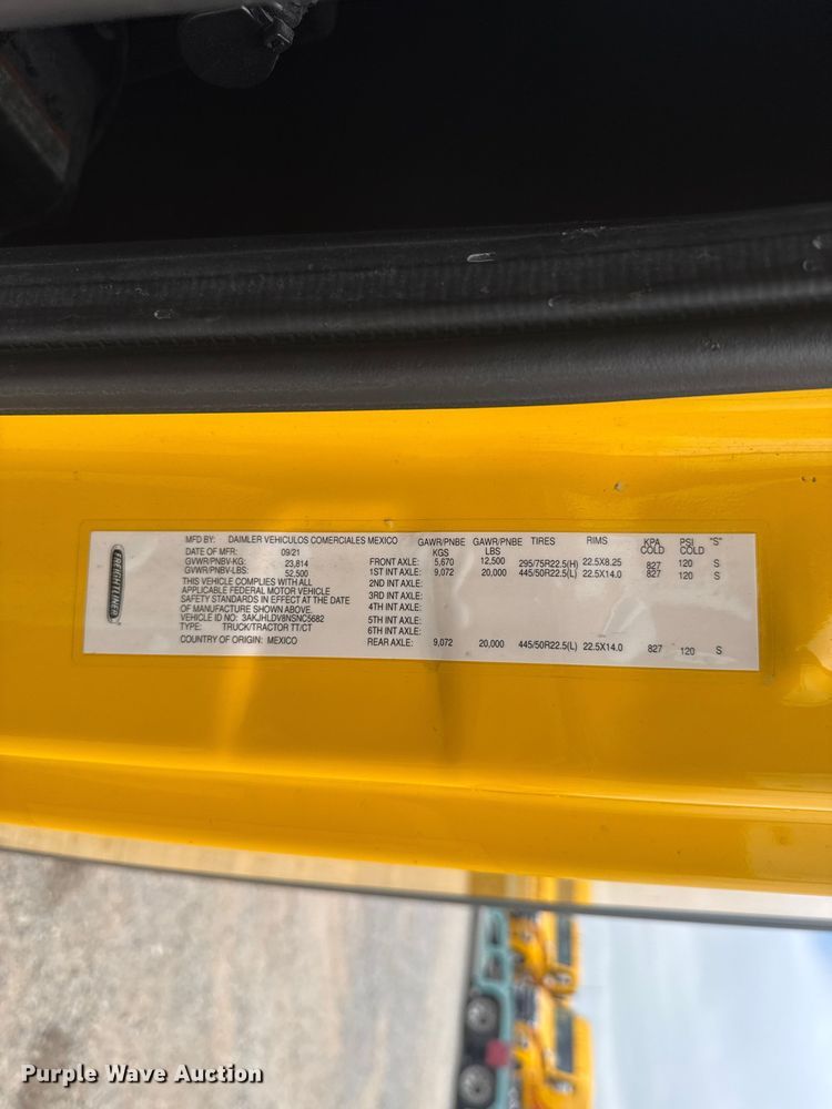 image for item ET6080 2022 Freightliner Cascadia 126 semi truck