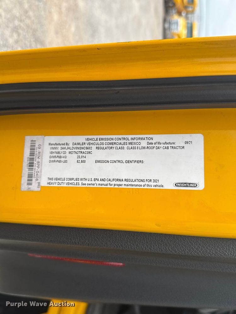 image for item ET6080 2022 Freightliner Cascadia 126 semi truck