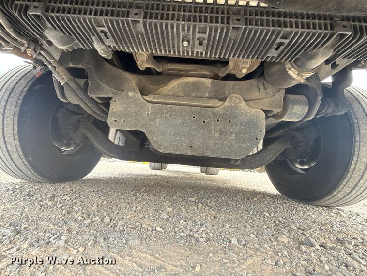 image for item ET6081 2021 Freightliner Cascadia 126 semi truck