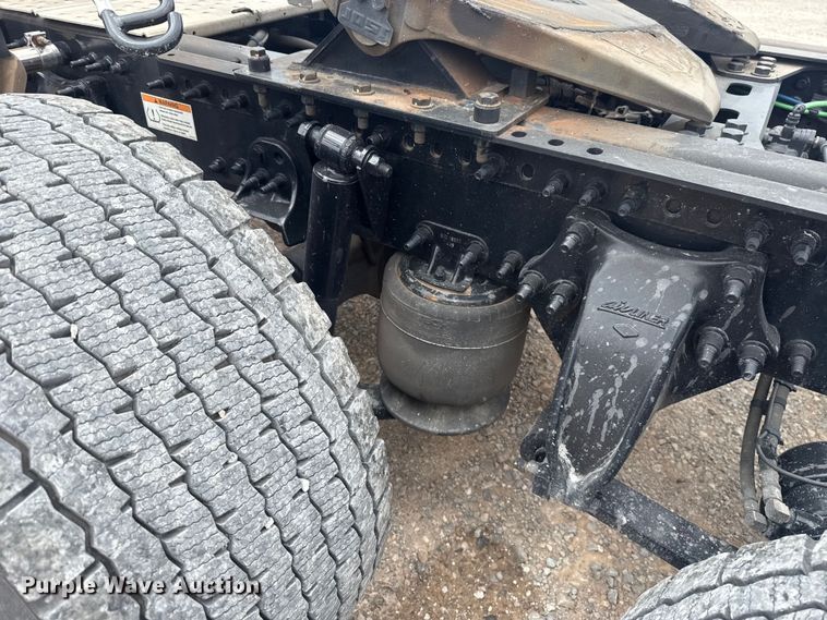 image for item ET6081 2021 Freightliner Cascadia 126 semi truck