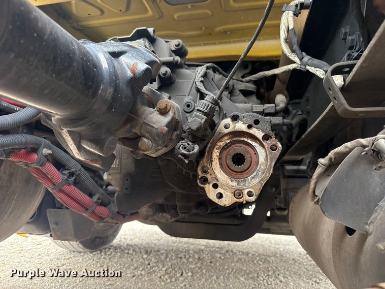 image for item ET6081 2021 Freightliner Cascadia 126 semi truck