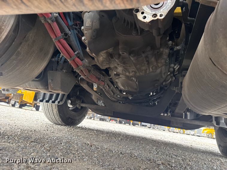 image for item ET6081 2021 Freightliner Cascadia 126 semi truck