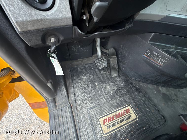 image for item ET6081 2021 Freightliner Cascadia 126 semi truck