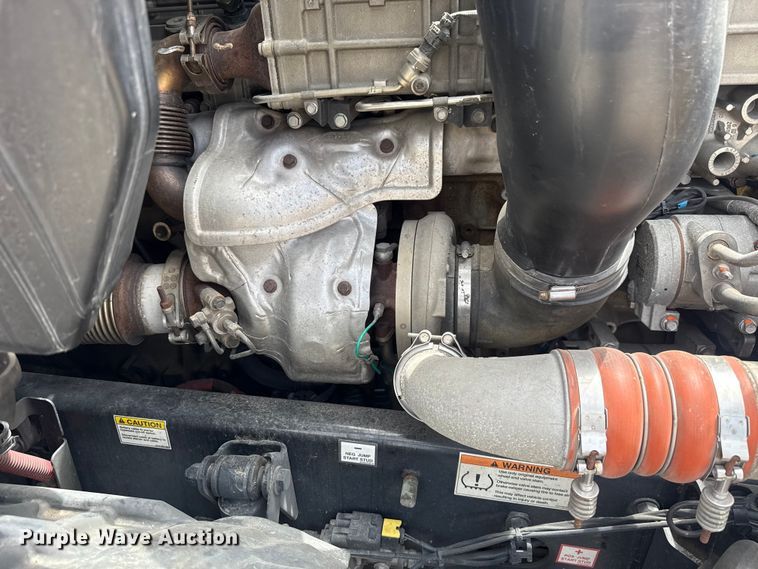 image for item ET6081 2021 Freightliner Cascadia 126 semi truck