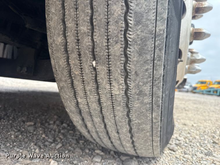 image for item ET6081 2021 Freightliner Cascadia 126 semi truck