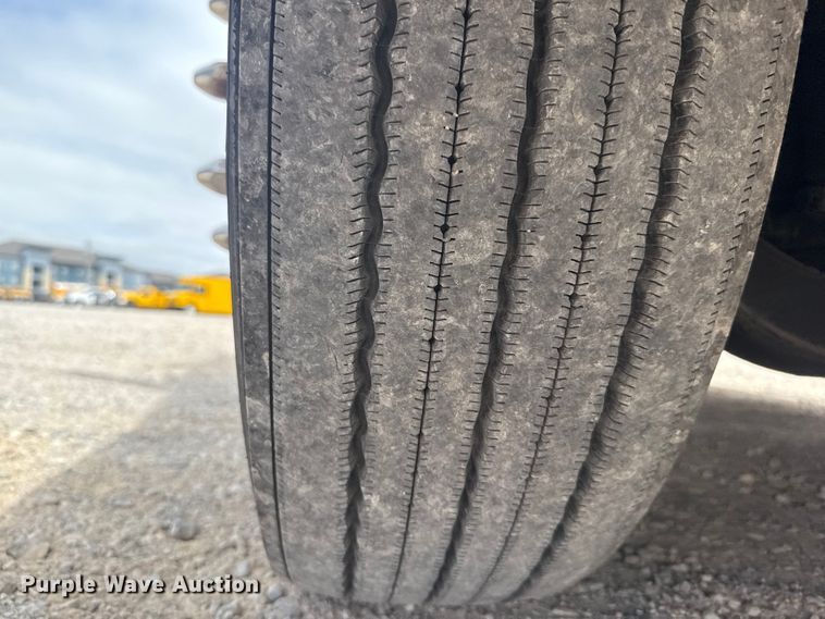 image for item ET6081 2021 Freightliner Cascadia 126 semi truck