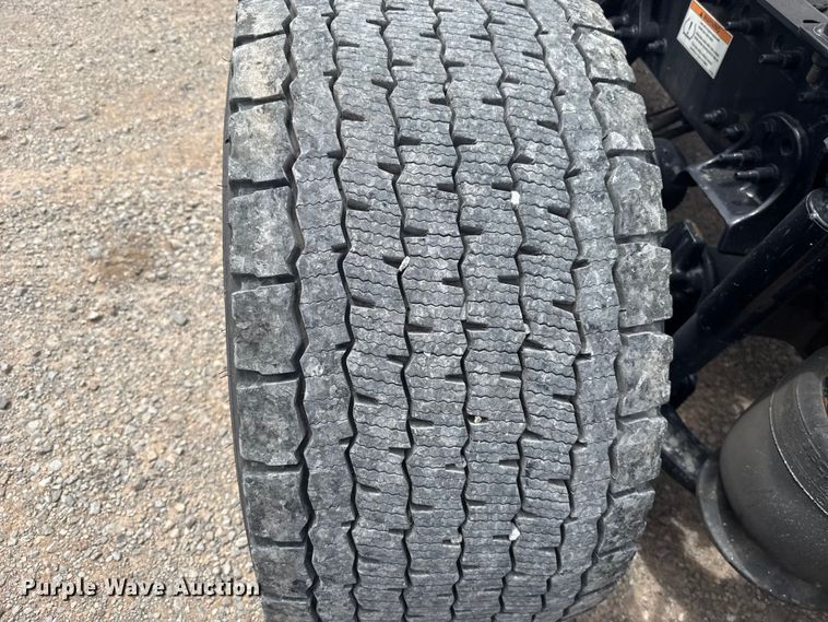 image for item ET6081 2021 Freightliner Cascadia 126 semi truck