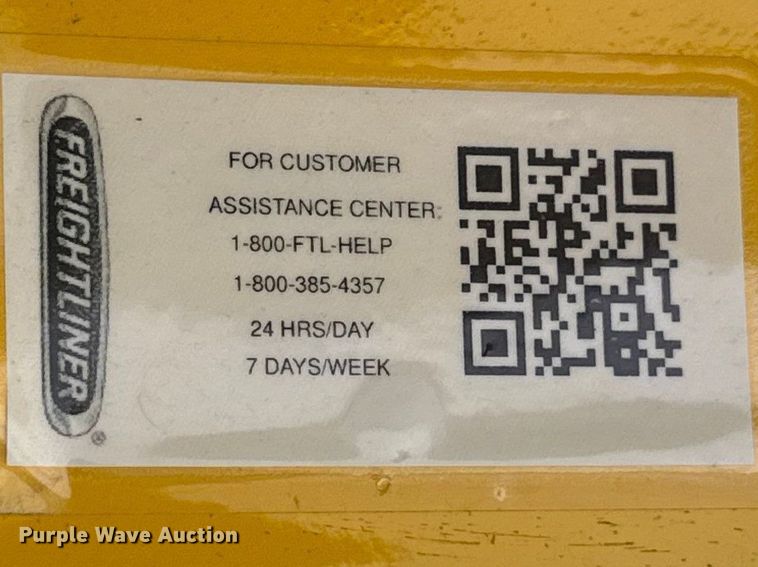 image for item ET6081 2021 Freightliner Cascadia 126 semi truck