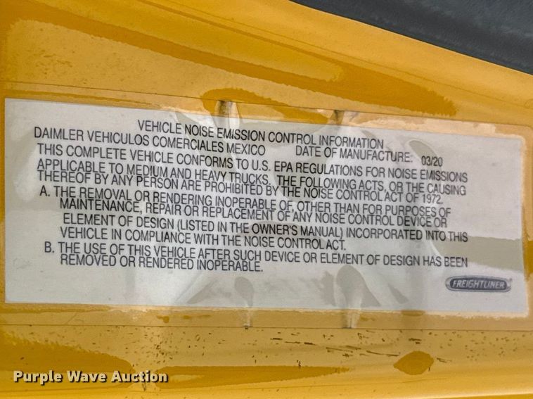 image for item ET6081 2021 Freightliner Cascadia 126 semi truck