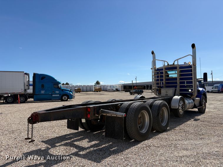 image for item EU8655 2015 Kenworth T880 semi truck