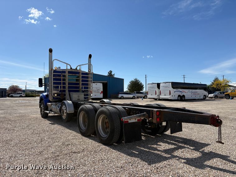 image for item EU8655 2015 Kenworth T880 semi truck