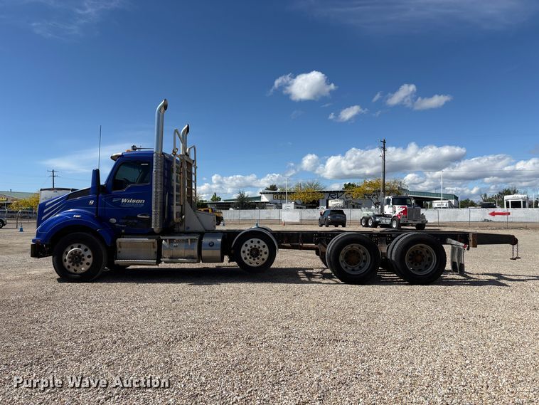 image for item EU8655 2015 Kenworth T880 semi truck