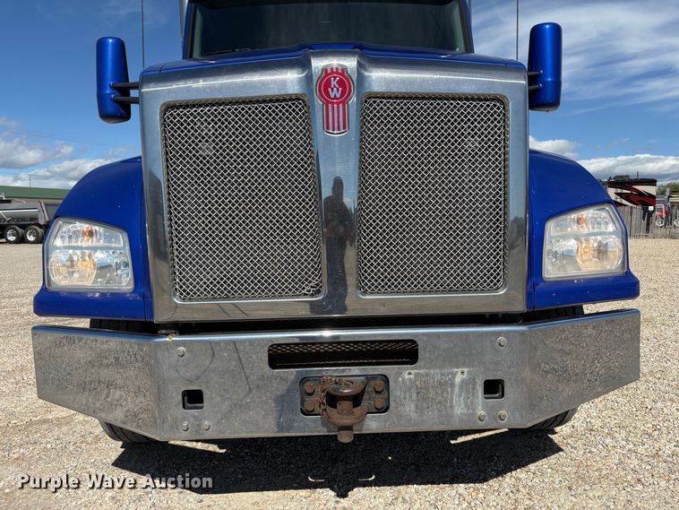image for item EU8655 2015 Kenworth T880 semi truck