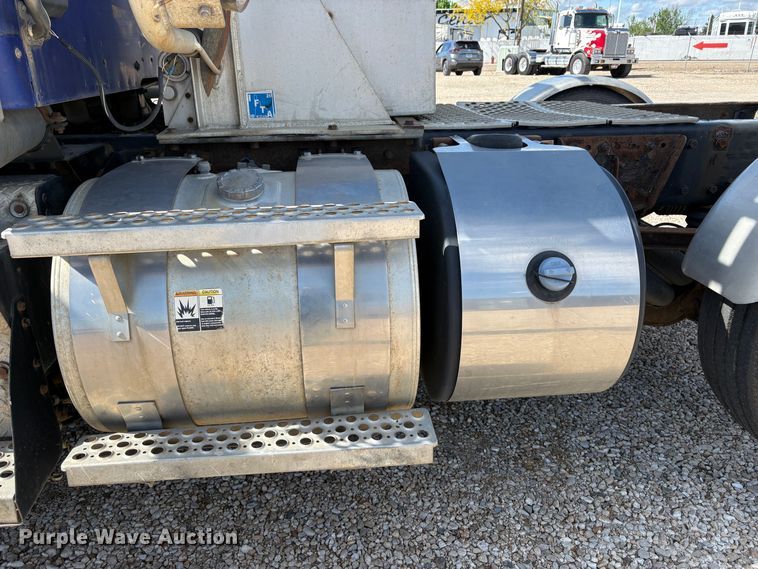 image for item EU8655 2015 Kenworth T880 semi truck