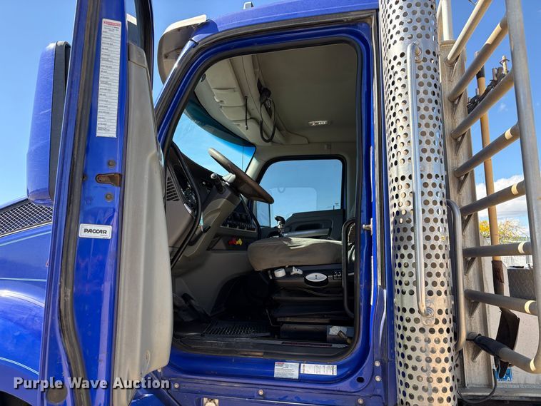 image for item EU8655 2015 Kenworth T880 semi truck