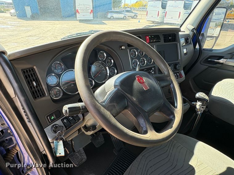 image for item EU8655 2015 Kenworth T880 semi truck