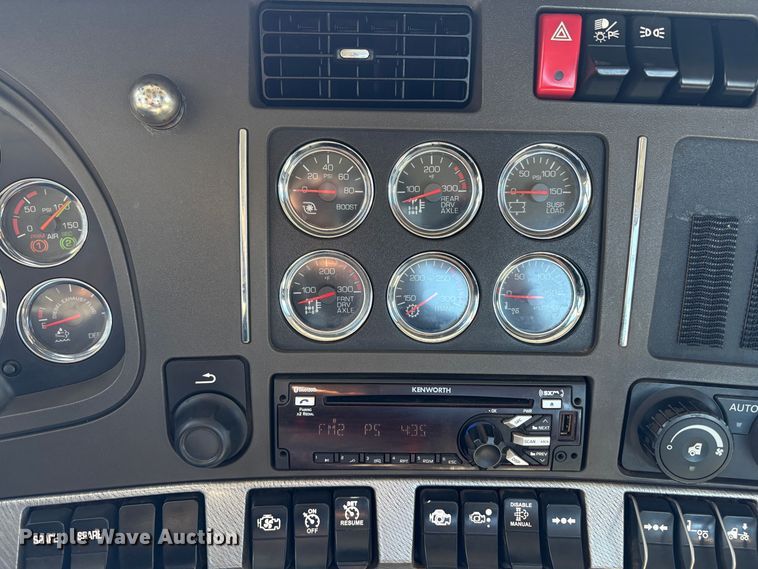 image for item EU8655 2015 Kenworth T880 semi truck