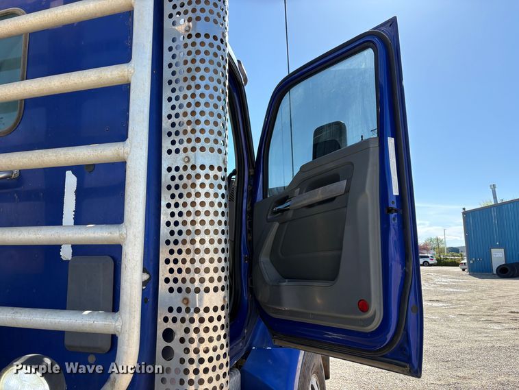 image for item EU8655 2015 Kenworth T880 semi truck