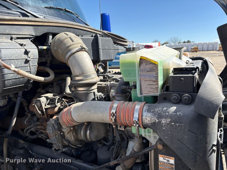 image for item EU8655 2015 Kenworth T880 semi truck