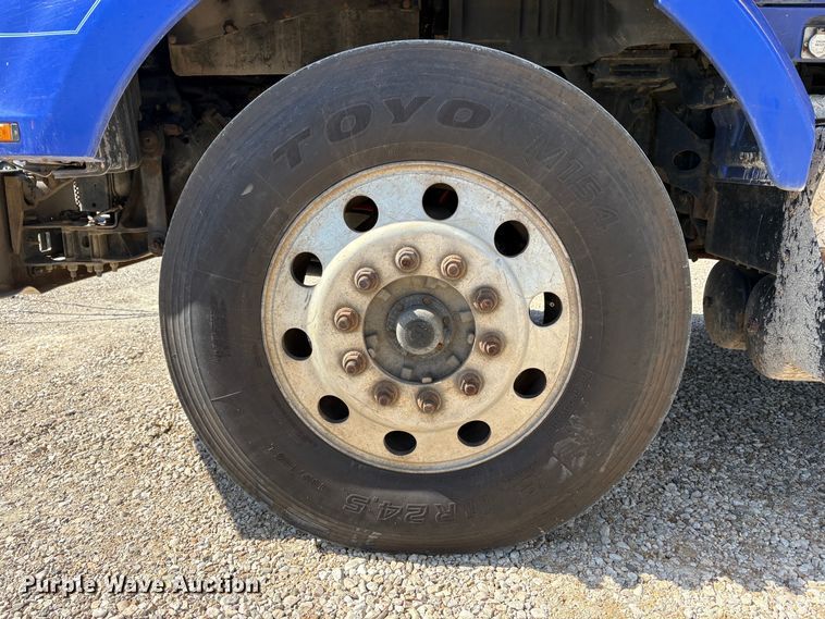 image for item EU8655 2015 Kenworth T880 semi truck