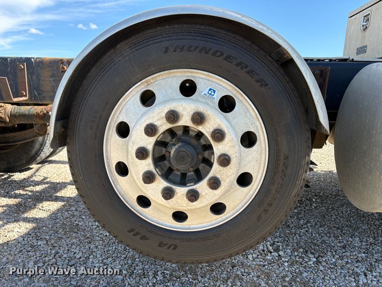 image for item EU8655 2015 Kenworth T880 semi truck