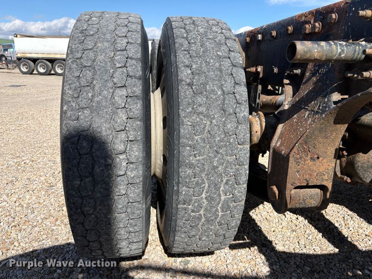 image for item EU8655 2015 Kenworth T880 semi truck