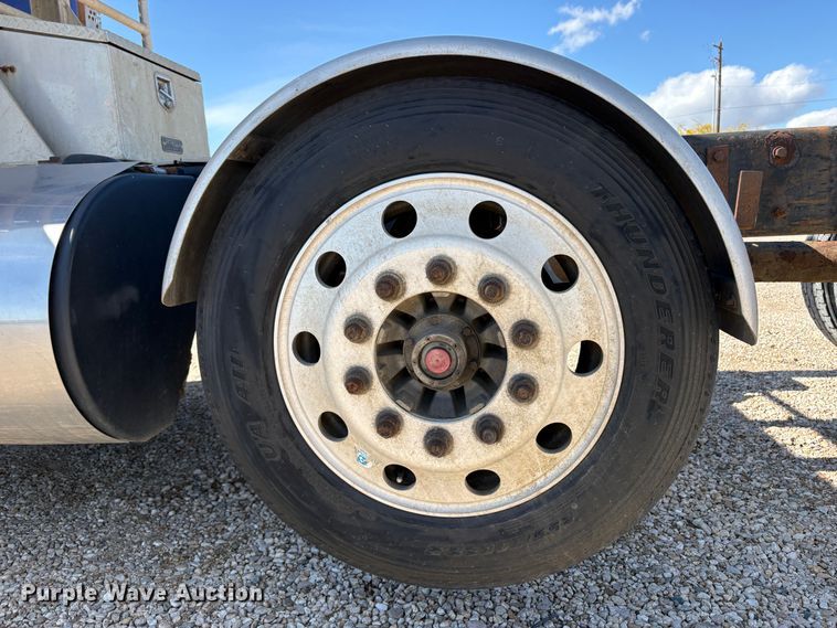 image for item EU8655 2015 Kenworth T880 semi truck