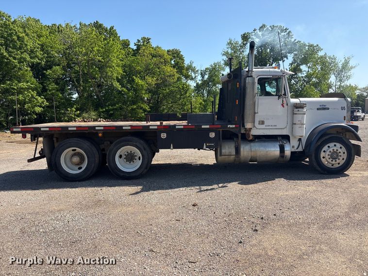 image for item EV2920 1985 Freightliner MB80 flatbed truck