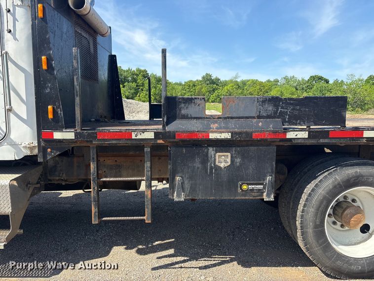 image for item EV2920 1985 Freightliner MB80 flatbed truck