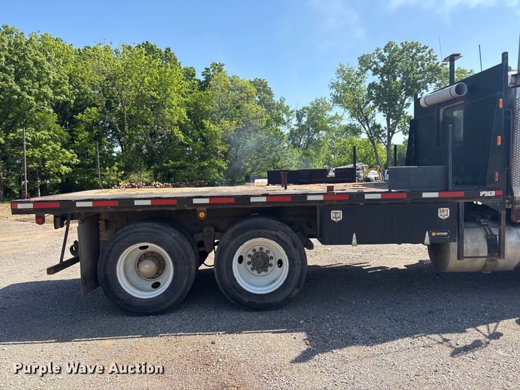 image for item EV2920 1985 Freightliner MB80 flatbed truck