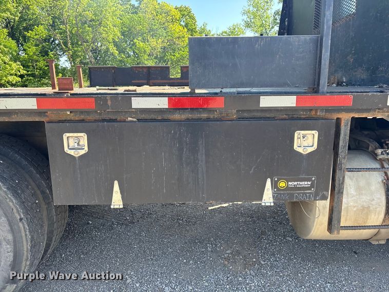 image for item EV2920 1985 Freightliner MB80 flatbed truck