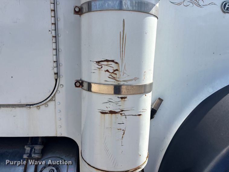image for item EV2920 1985 Freightliner MB80 flatbed truck