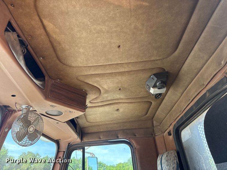 image for item EV2920 1985 Freightliner MB80 flatbed truck