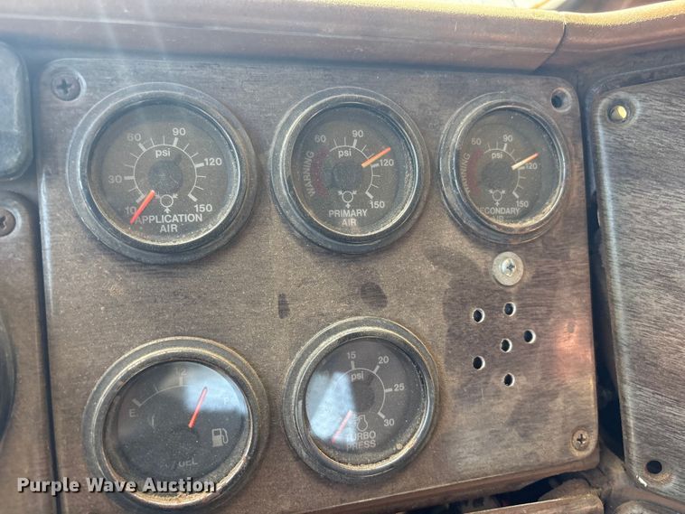 image for item EV2920 1985 Freightliner MB80 flatbed truck