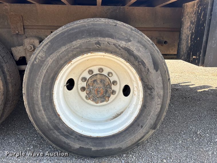 image for item EV2920 1985 Freightliner MB80 flatbed truck
