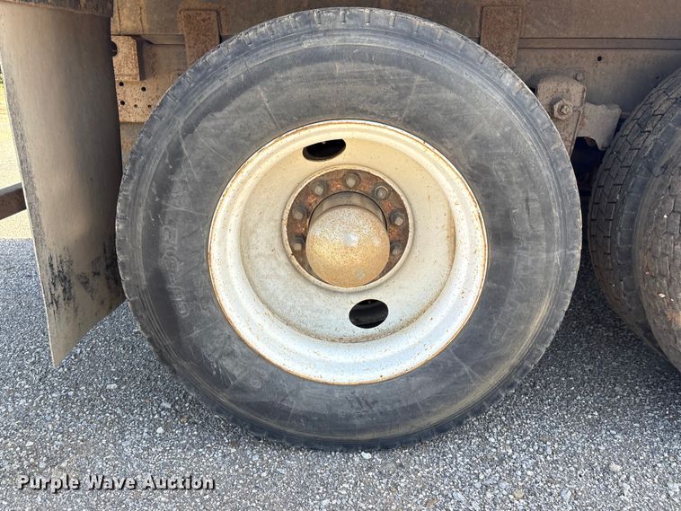 image for item EV2920 1985 Freightliner MB80 flatbed truck
