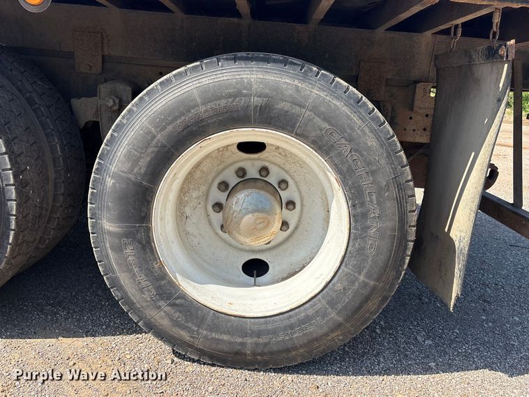image for item EV2920 1985 Freightliner MB80 flatbed truck