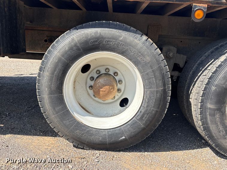 image for item EV2920 1985 Freightliner MB80 flatbed truck