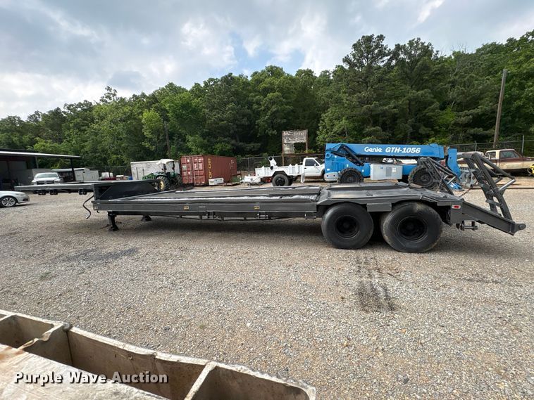 image for item EV2944 1945 Fruehauf drop deck equipment trailer