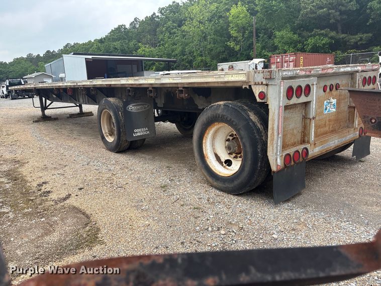 image for item EV2945 2000 Fontaine LFTW-6-8048WSAWK flatbed trailer