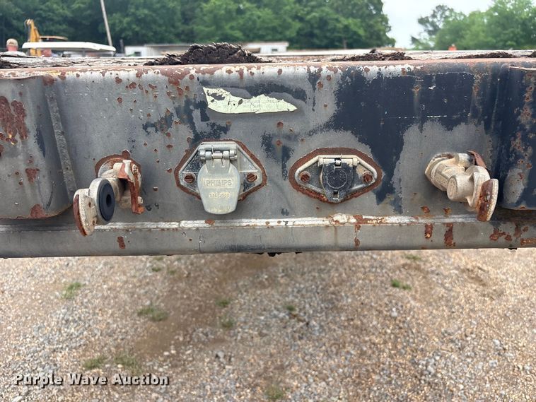 image for item EV2945 2000 Fontaine LFTW-6-8048WSAWK flatbed trailer