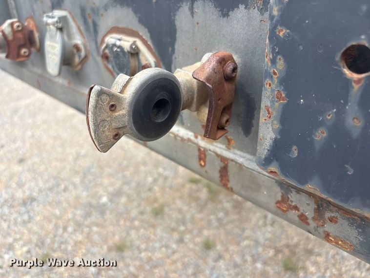 image for item EV2945 2000 Fontaine LFTW-6-8048WSAWK flatbed trailer