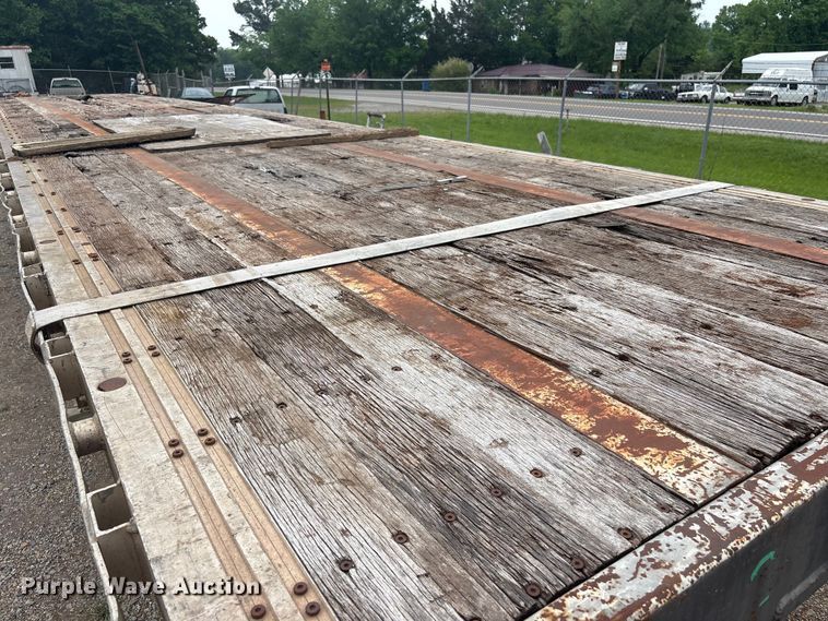 image for item EV2945 2000 Fontaine LFTW-6-8048WSAWK flatbed trailer