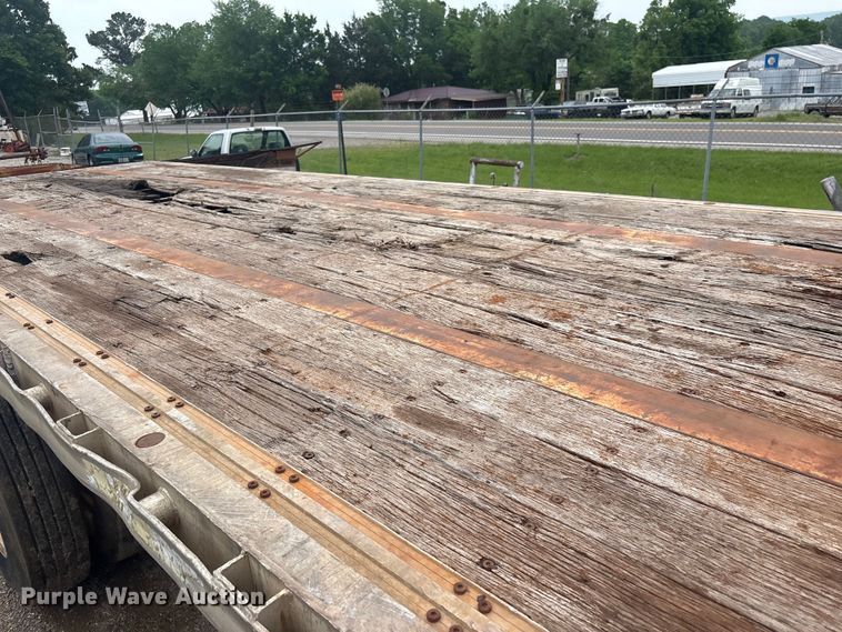 image for item EV2945 2000 Fontaine LFTW-6-8048WSAWK flatbed trailer