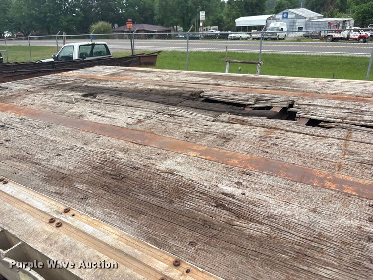 image for item EV2945 2000 Fontaine LFTW-6-8048WSAWK flatbed trailer