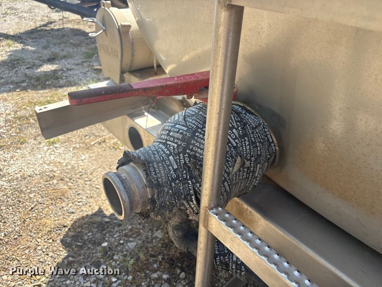 image for item EV2960 2014 Centerline Tank & Trailer truck tank bed