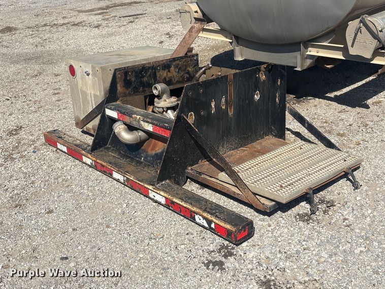image for item EV2960 2014 Centerline Tank & Trailer truck tank bed
