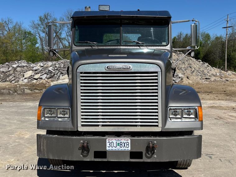 image for item FB3454 1999 Freightliner FLD semi truck