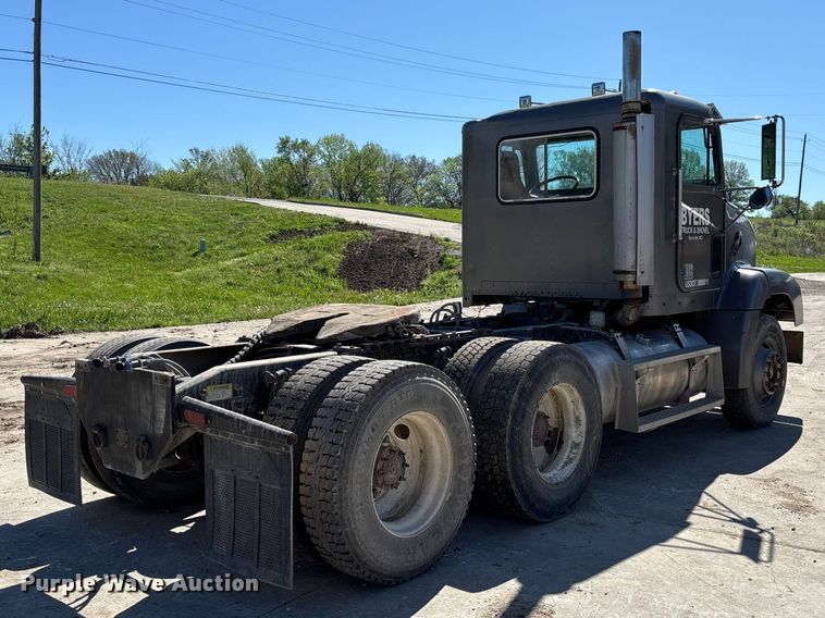 image for item FB3454 1999 Freightliner FLD semi truck